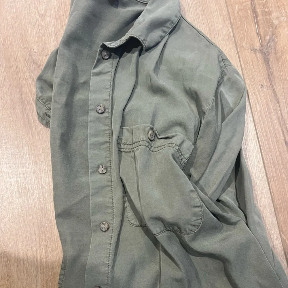 Social Standard by Sanctuary Hunter Olive Green Button Down Shirt Women’s Small - Picture 3 of 4